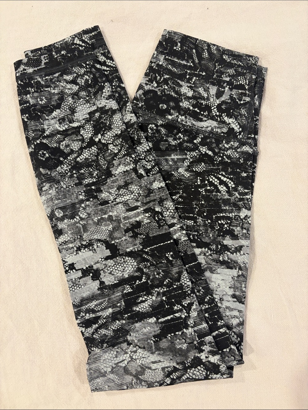Lululemon Black & Gray Patterned Casual Pants